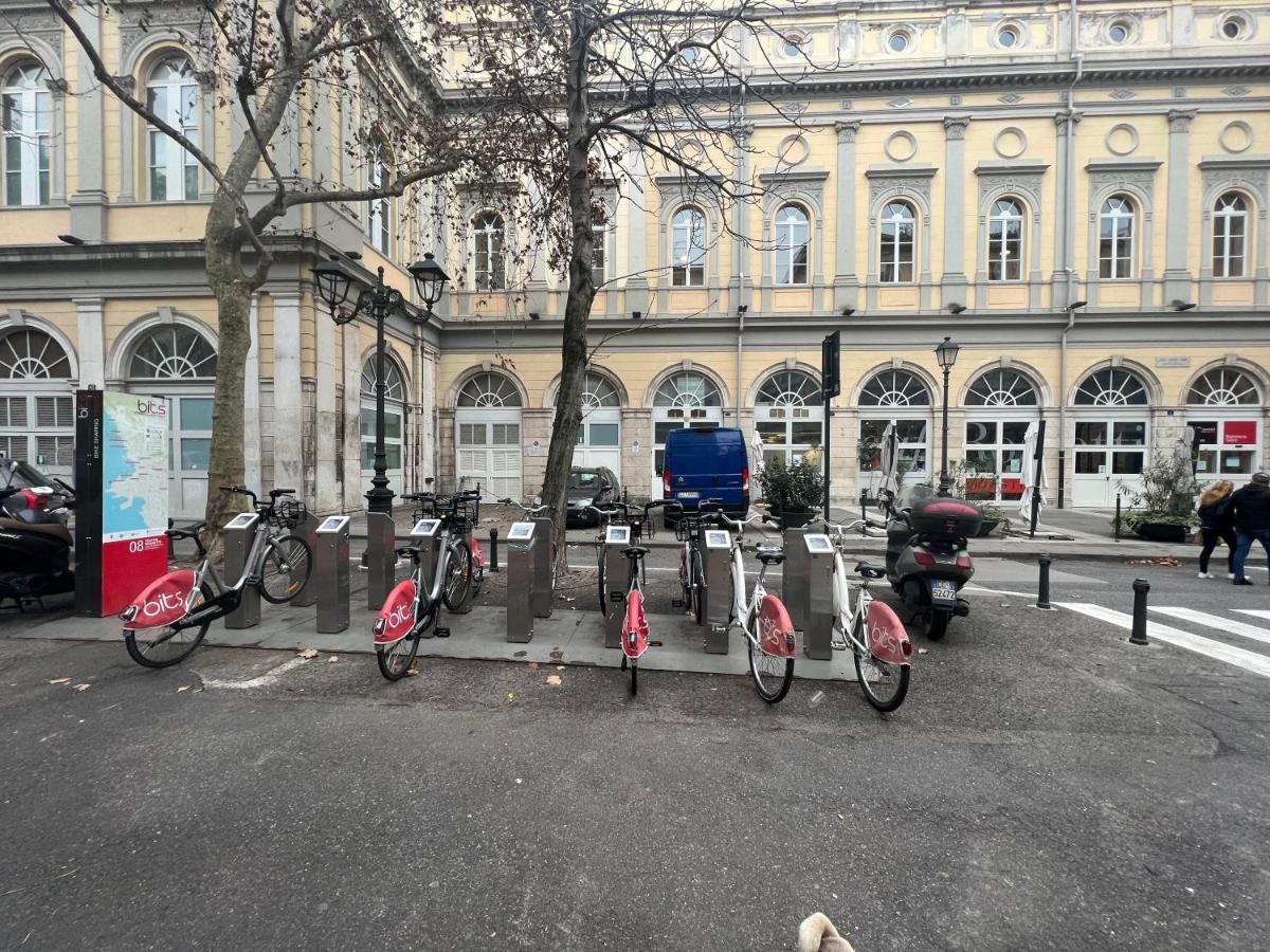 Alla Scalinata Del Teatro Rossetti Confort Suites Parcheggio Trieste Exterior foto